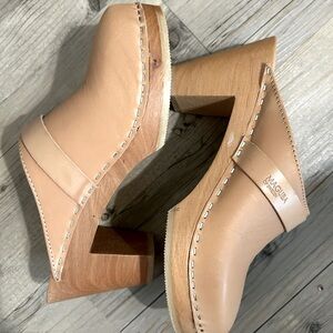 Authentic Maguba women’s clogs made in Sweden.